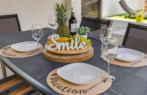 Gorgeous Home In Porec With Wifi - Photo 7