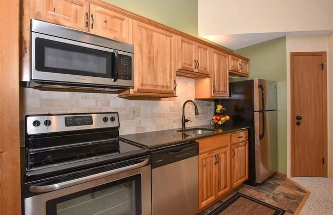 Seven Springs 1 Bedroom Premium Condo, Ski In/Ski Out by RedAwning - Foto 5