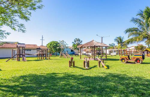 Refúgio Tropical Casa de Praia com Piscina e 4 Suítes e garagem 3 carros, 800 mtrs da praia internet 700 mbps, condomínio privado com pista de skate , quadra de futevôlei , campos e quadras de futebol! - Foto 52
