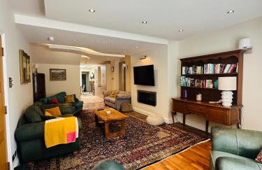 5 Bed Luxury Townhouse with Hot Tub, Rooftop Terrace, Perfect for Groups, Near Cruise Terminal - Foto 24
