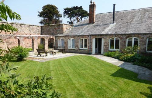 The Coach House within heritage Tregrehan Garden on Cornwall's South Coast - Photo 1