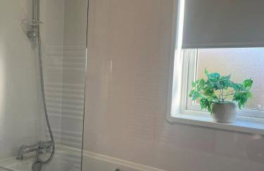 NEW 2025 Modern 3Bedrooms Lodge Walk to Beach - Foto 35