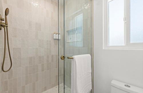 NEW Remodeled Northridge 5 Bedroom Near CSUN & Sherwood Forest - Foto 17