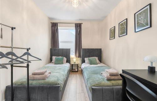 Spacious 6-Bed with Pool Table Desks in every room - Foto 40