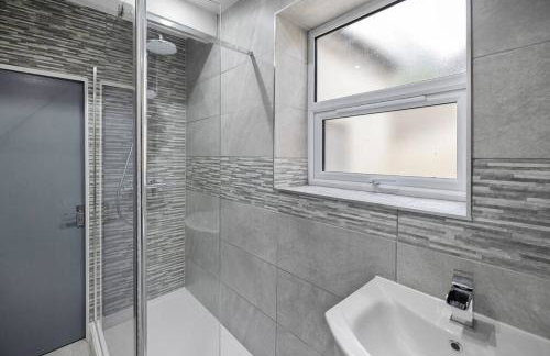 Brand New Huge 2 Bedroom Ground Floor Flat - Foto 10