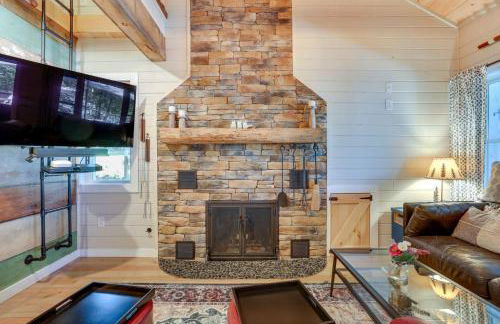 Lakefront Cottage with Dock, Hot Tub and Fire Pit - Foto 15