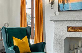 Visit the Beach from a Historic Downtown Apartment - NRP21-00092 - Foto 10