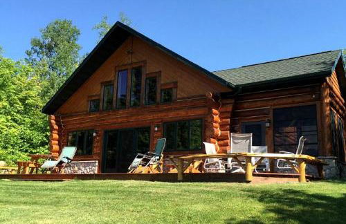 English Lake Escape -Custom Waterfront Log Cabin in Chequamegon National Forest - Foto 1