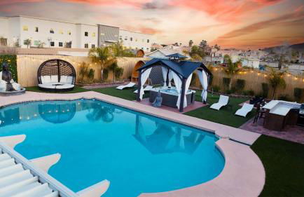 Buddha Mansion Luxury Resort - 8BR Modern, HotTub, Huge pool, Sauna, BBQ grill, Game Room - Foto 65