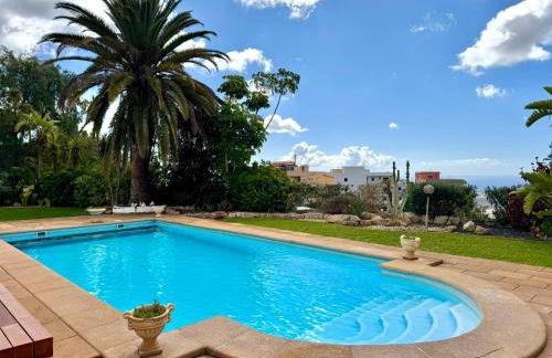 Villa Casa Lilo, en jardin grande,con una gran piscina, con pérgola y barbacoa - Foto 2