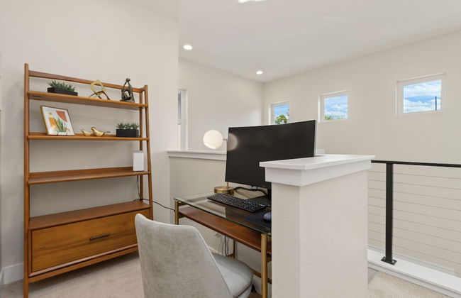 Contemporary Gem - Rooftop Deck & Private Hot Tub! - Foto 35