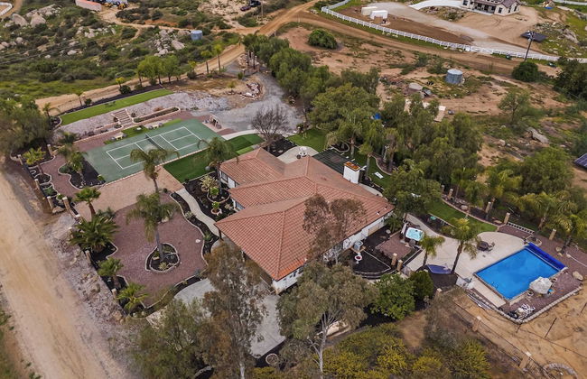 Breathtaking Meadows by Avantstay Temecula Group Retreat Pool, Pickleball, Firepit, Hot Tub - Foto 7