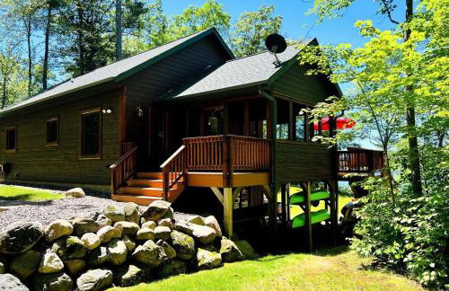 Cozy Lakefront Retreat with Game Room, Outdoor Living and Dock in Wisconsin - Foto 73