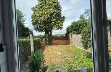 Quiet 2-Bed with Private Garden and Drive - Foto 59