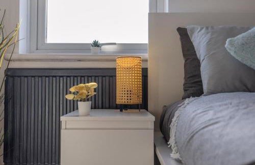 Modern 3 Bed House-Free Parking-by Holiday Homes - Foto 48