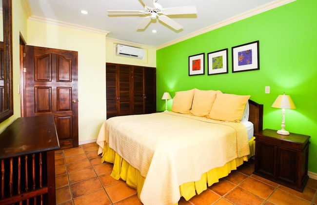 Elegant 3BR Beachfront Condo with Spacious Interior, Ocean-View Terrace & Direct Access to Playa Flamingo - Photo 7