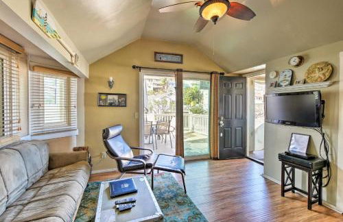 Tropical Island Escape with Deck, Walk to Avalon Bay - Foto 5