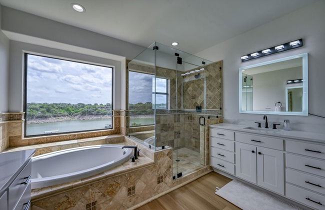 Luxury Lakefront Home-private Dock - Dipping Pool! - Foto 27