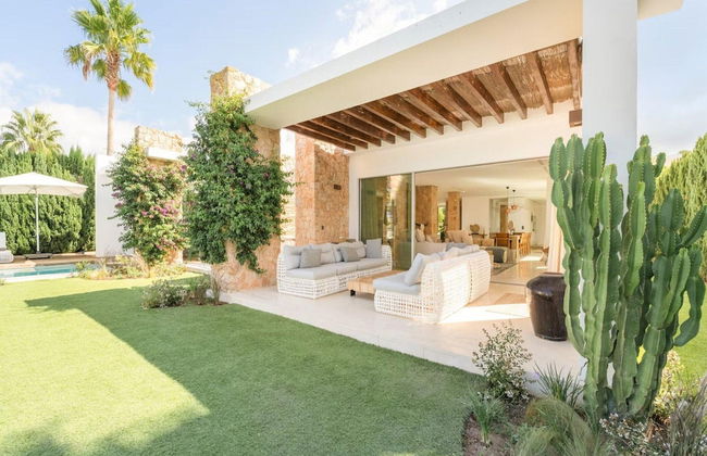 Holiday Home With Pool Area - Photo 32