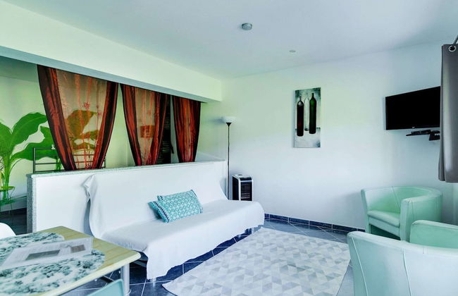 Upscale Villa With Swimming Pool and Terrace - Foto 11