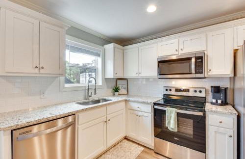 Walk to Main St and River Downtown Helen Condo - Foto 9