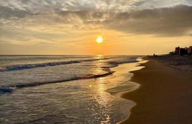 Chic Dog-Friendly 4BR | OWA + Beach + Fenced Yard - Foto 52