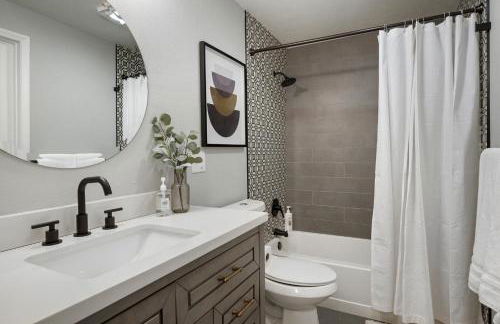 Serene 4-Bedroom Getaway in Arvada! Pet-friendly! - Foto 16