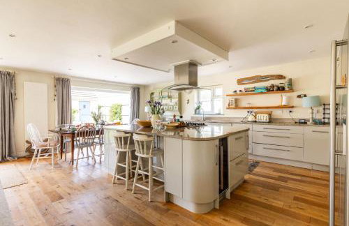 5 Bedroom Family Friendly Beach House - a skip to the water! - Foto 6