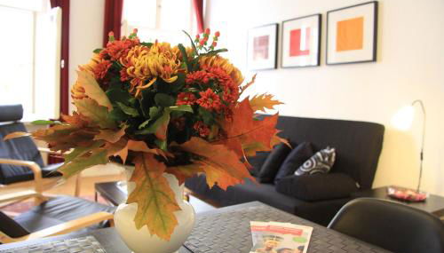 Nollendorf Apartments - 1 separate bedroom and 1 living room with sofa bed in Motzstraße - Foto 2, Other