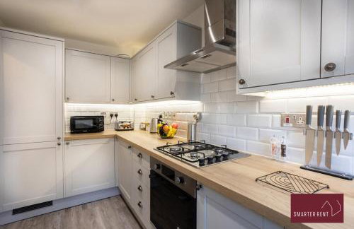 Woking 2 Bedroom House Parking Garden - Photo 4