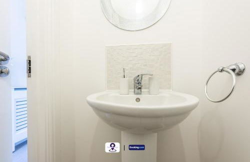 Last-Minute Escapes ! Summer Days l RTM Stay l 4 -Bed House By Finesse Stays Short Lets & Serviced Accommodation Wakefield With Parking, Contractors - Foto 47