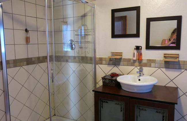 Self Catering 1 Bedroom Sofa Bedfull Bathroom Ideal for 4 Guets - Welcome - Foto 9