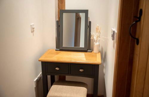 Bramble Cottage - Cosy 2 Bed With Deluxe HOT TUB & Log Burner - Photo 29