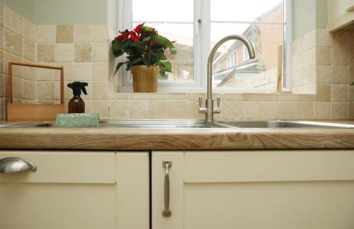 Orchard Place By N And N Stays, Perfect for corporate, contractor teams and families visiting the area, 3 Bed House with Private Parking, Semington Near Bath - Foto 42