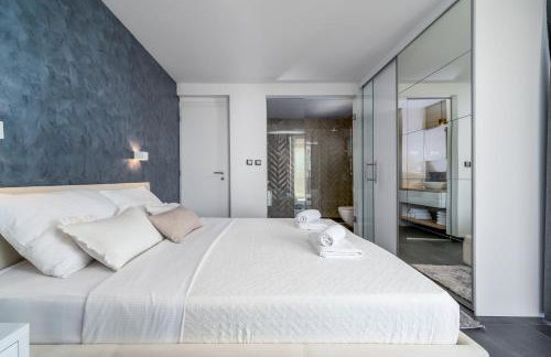 VILLA CVITA is a modern 5-bedroom villa with a Jacuzzi, a Gym and Finnish Sauna, a heated pool, and amazing views - Foto 26