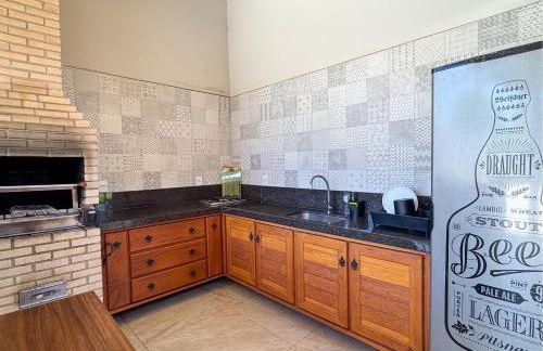 casadecastelhanos, Quadra do MAR de CASTELHANOS, 4 suítes com AR, Churrasqueira, Piscina, Hidromassagem, Cozinha INTEGRADA GOURMET Ideal para FAMÍLIA E AMIGOS - Foto 55