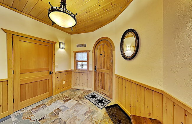 Round House on Round Lake - Photo 31