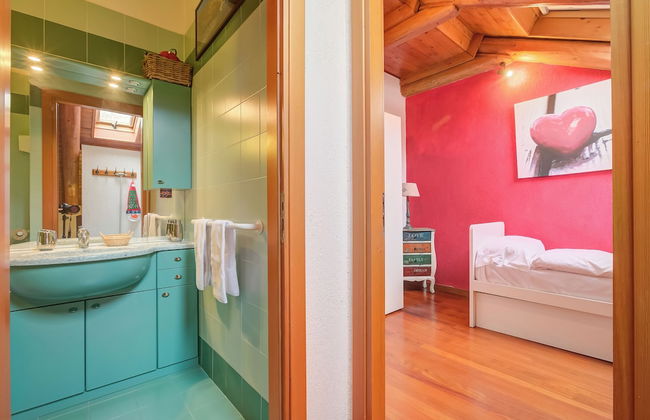 La Torre In The Center Of Town - Photo 6