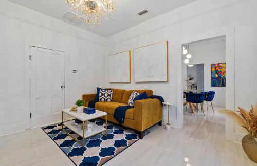 Coco's Cozy Cabana - Hot Tub Walk to Downtown - Foto 9