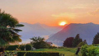 CasaDolcelago Sulzano Villa con Giardino Vista Lago Parking Free - Foto 2, Garden