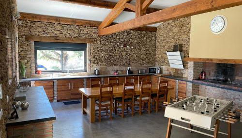 Belle villa avec piscine intérieure et piscine extérieure Gite Les Aiguiers - Foto 5, stove, pet friendly, minibar