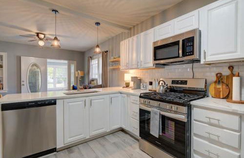 Stylish home Garage Walk to Lake Minutes from Airport - Foto 17