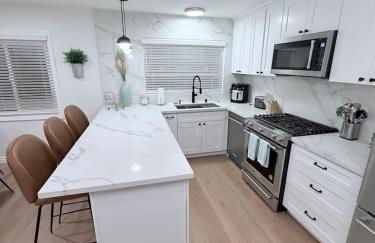 Private 3BR Home - Hot Tub, Yard, Arcade & Parking - Foto 37