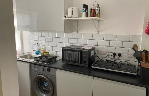 Slough - Sleeps 3 - Petfriendly - Riverside - Bay - Photo 23