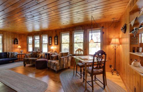 Cozy Lakefront Cabin with Indoor Gas Fireplace! - Foto 5