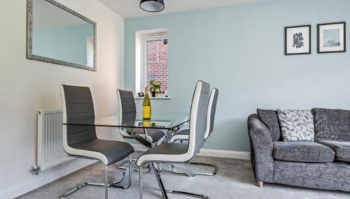 Beautiful and comfortable home away from home with free parking, fast wifi and white crisp hotel standard linen hosted by Our Home Short Stays - Foto 4