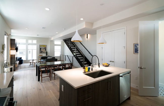 Regal Rooftop Retreat Rise Above the Ordinary - Foto 1