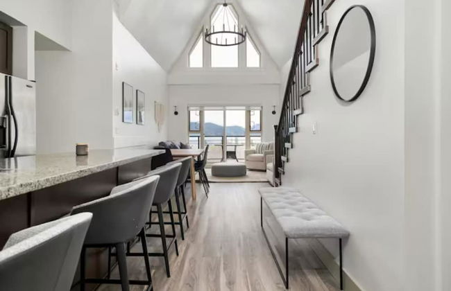 Lakeview Splendor 7BR Penthouse Bliss - Photo 13