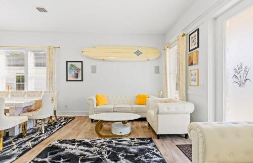 Lion of the Beach - Photo 53