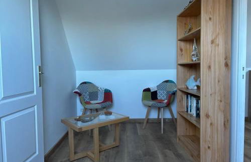 Saint Ho Mer Maison lumineuse vue mer 8 pers 4 chambres 2 sdb 2 WC étage rénové en 2025 belle terrasse grand jardin clos parking 8 mn à pied petite plage grand jardin près de Port en Bessin, Bayeux et plage Omaha beach - Foto 22